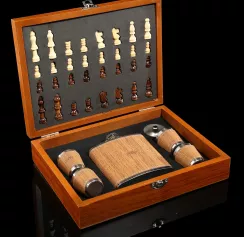 Набор подарочный 7 пр.: фляжка, 4 рюмки, воронка, шахматы, 18х24 см 3470677