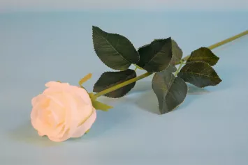 Цветок иск. Роза полузакрытая (белый) 55см