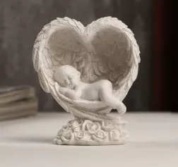 Сувенир "Малыш спящий в сердце из крыльев" 7,8х6,8х4 см, белый 4053245
